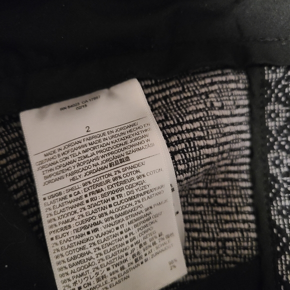 Banana Republic Pattern Shorts - Picture 8 of 8